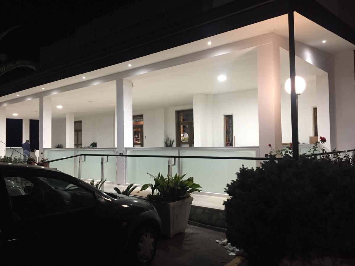 Hotel Vallisdea Sala Consilina Exterior foto